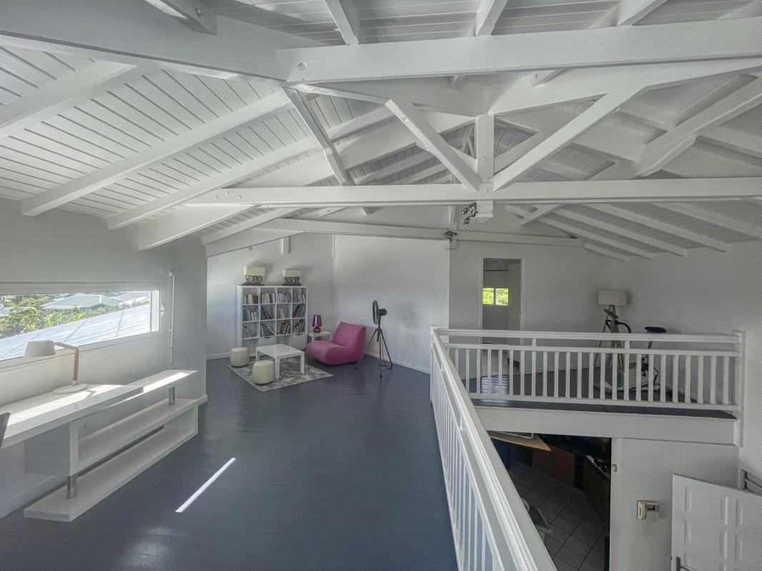 35.Location villa piscine vue mer Ste Anne Guadeloupe_Mezzanine Bureau